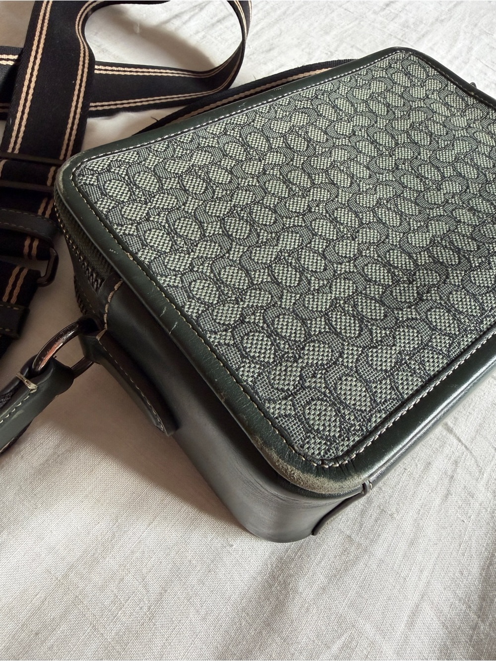 Coach Charter Crossbody 24 Bag - Amazon Green - Picture 7 of 10
